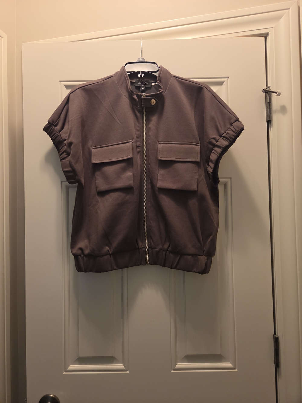 Aleeza Paris Short-Sleeve Zipper Jacket in Black Size Medium
